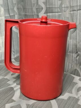 Tupperware 2 qt pitcher In red